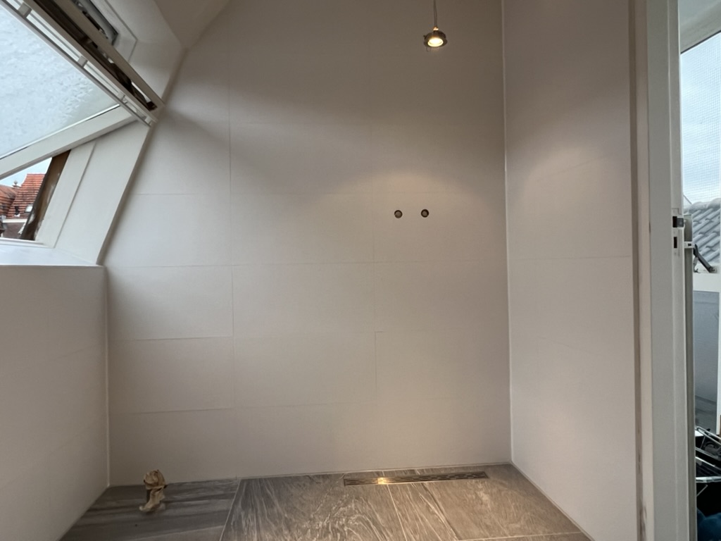afgeronde installatie badkamer